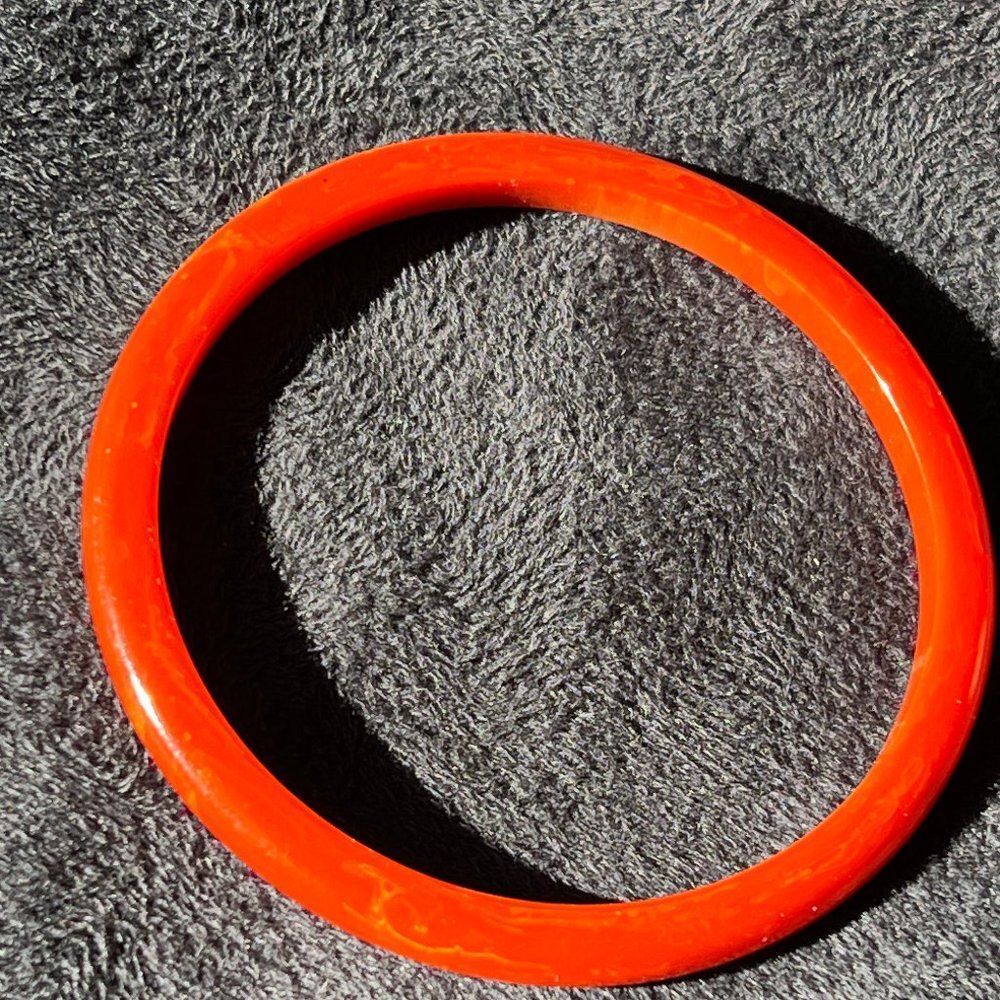 Vintage Orange Bakelite? Acrylic Bangle Bracelet - Picture 4 of 7